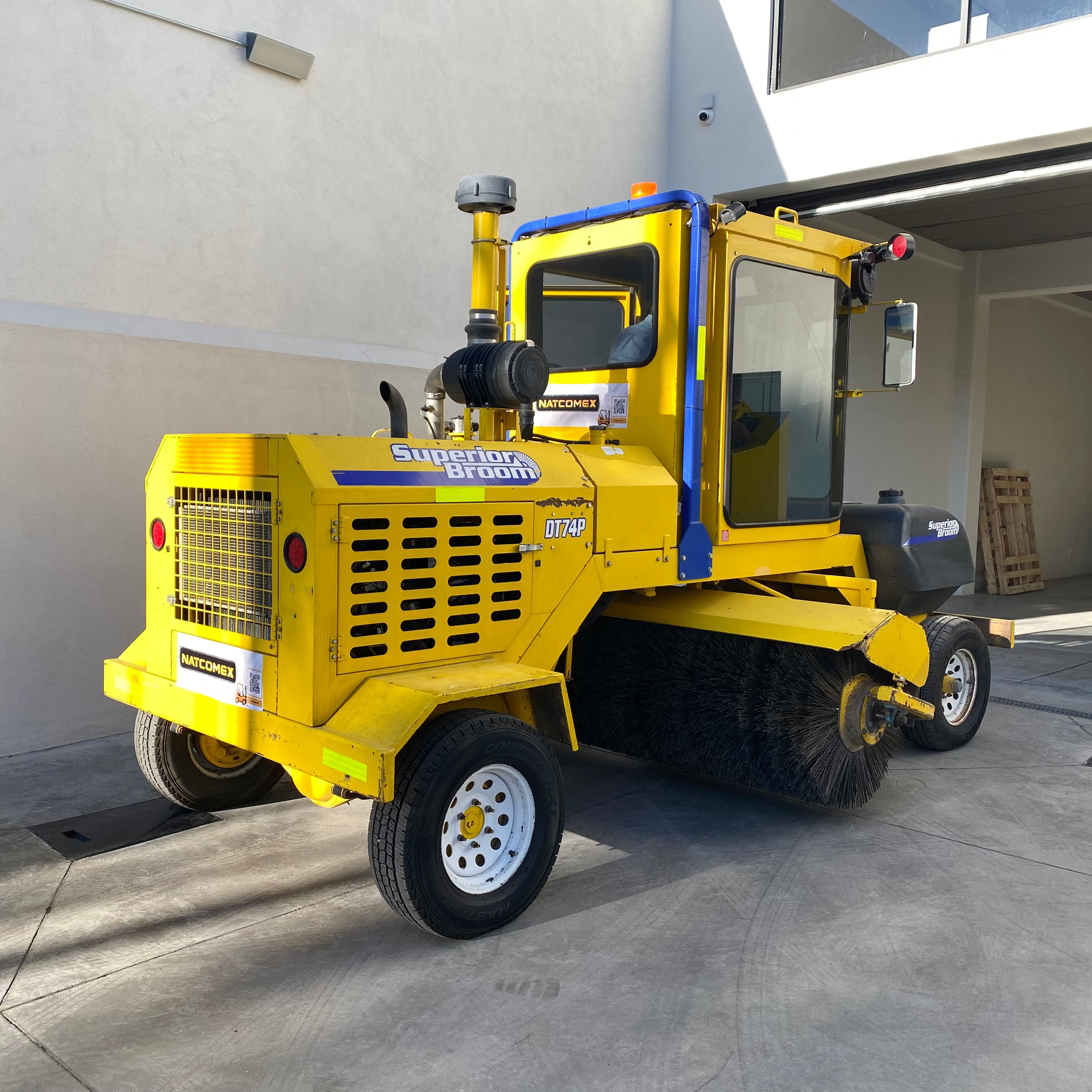 Superior Broom DT74P – Barredora Mid-Mount 2019