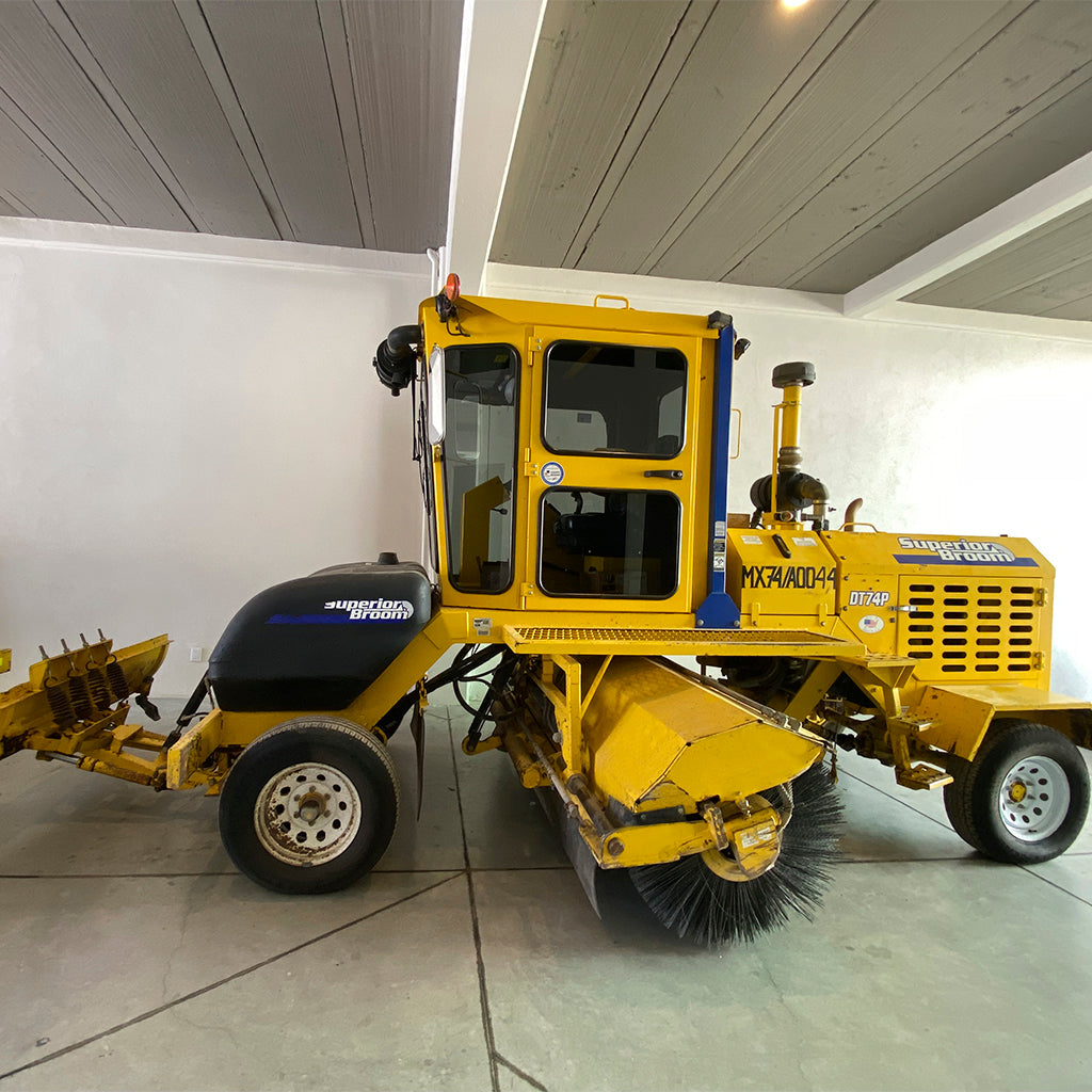 Superior Broom DT74P – Barredora Mid-Mount 2021